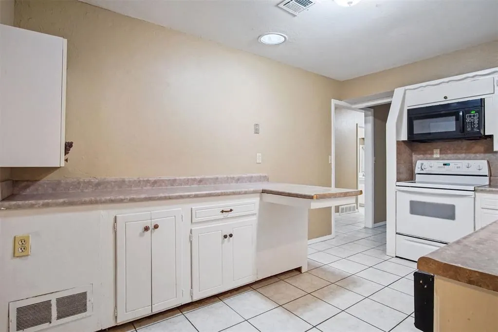Photo 7 — 813 Mark Drive, Del City, OK 73115