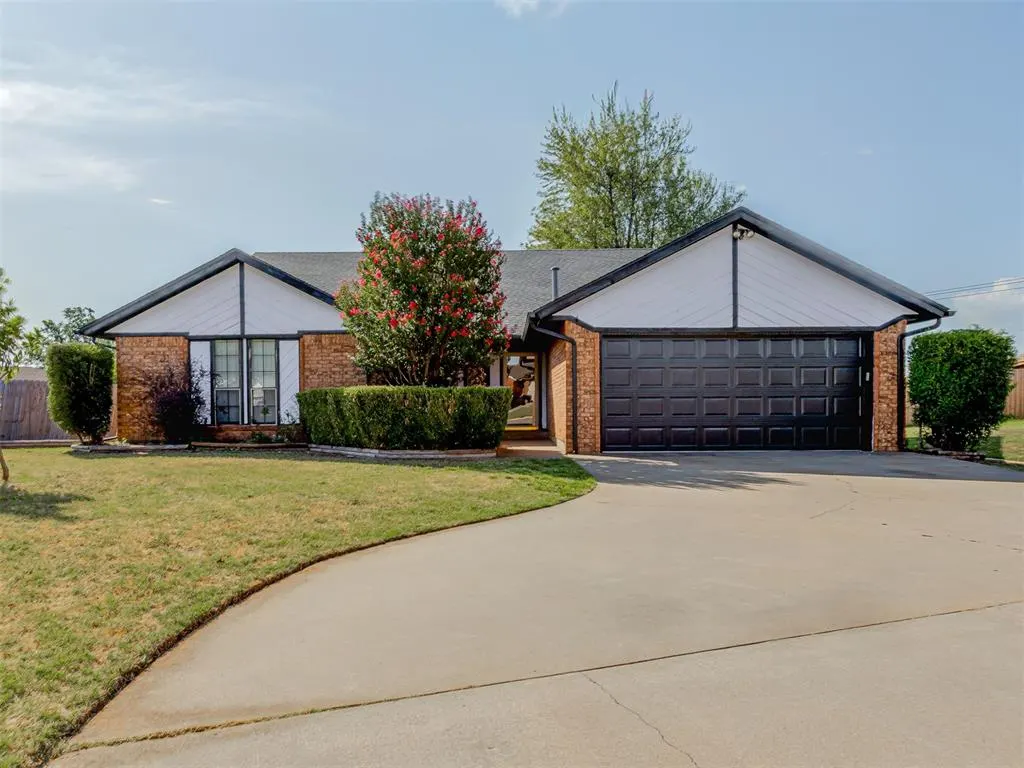 Front exterior — 720 Tumbleweed Drive, Yukon, OK 73099
