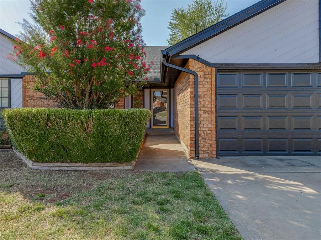 Photo 2 — 720 Tumbleweed Drive, Yukon, OK 73099
