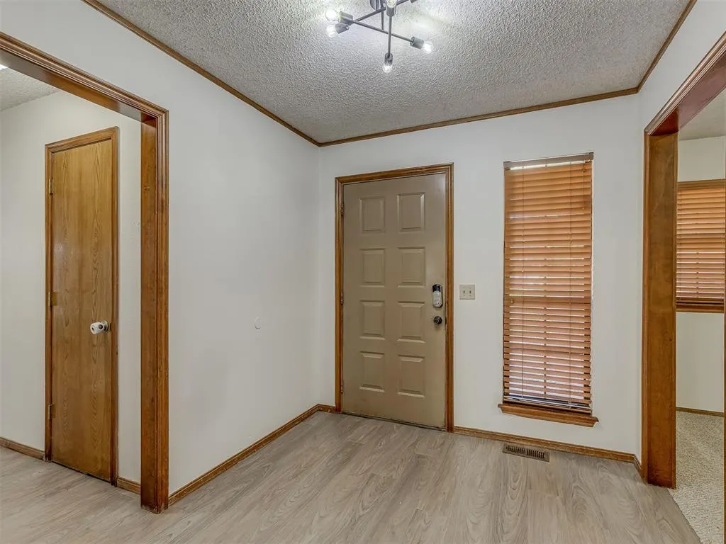 Photo 4 — 720 Tumbleweed Drive, Yukon, OK 73099