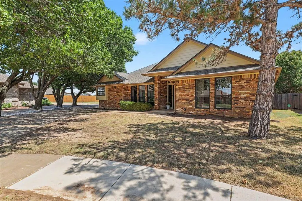 Photo 2 — 1301 SW 107th Place, Oklahoma City, OK 73170