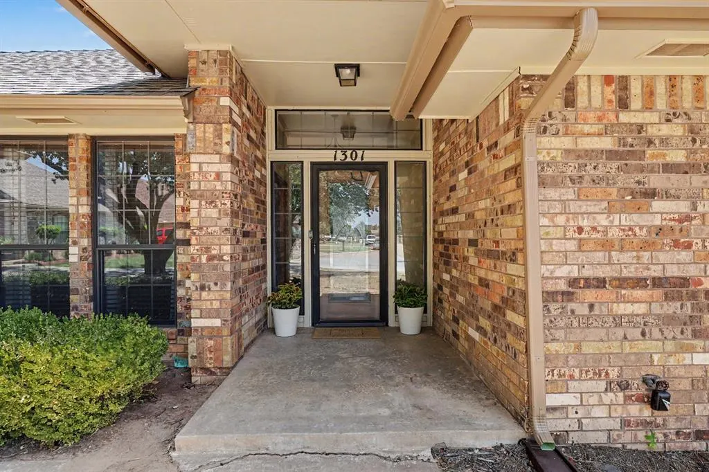 Photo 3 — 1301 SW 107th Place, Oklahoma City, OK 73170