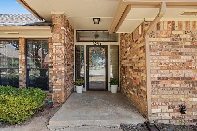 Photo 3 — 1301 SW 107th Place, Oklahoma City, OK 73170