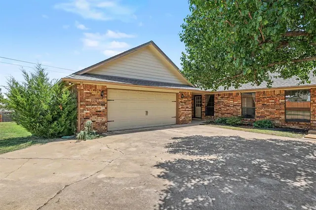 Photo 4 — 1301 SW 107th Place, Oklahoma City, OK 73170