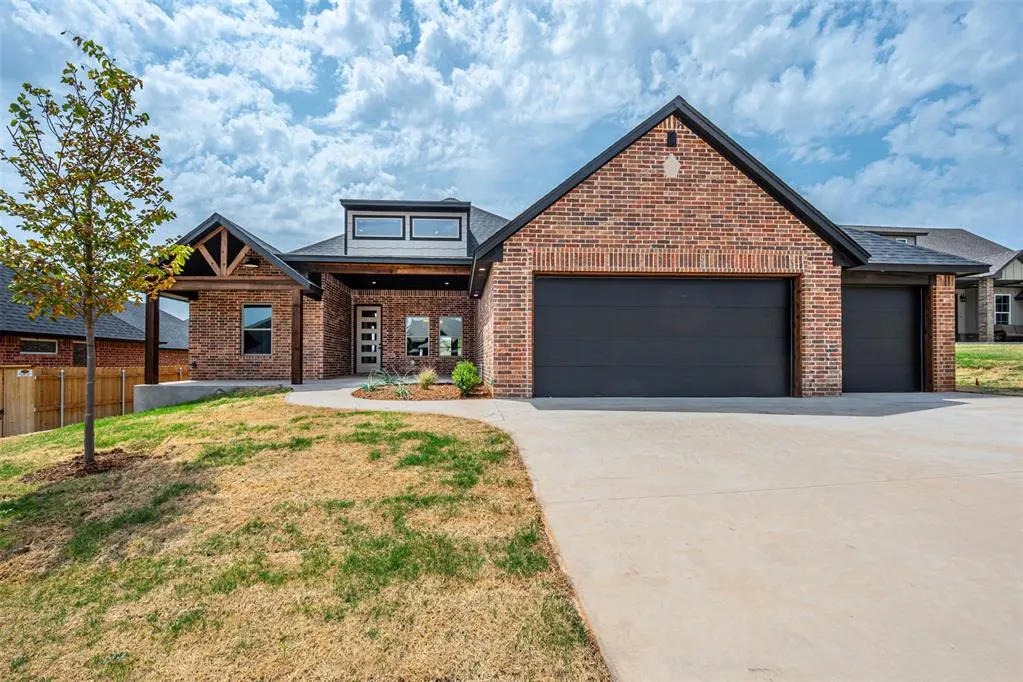 Front exterior — 11528 NW 103rd Street, Yukon, OK 73099