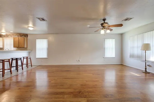 Photo 7 — 1925 N McKinley Avenue, Oklahoma City, OK 73106