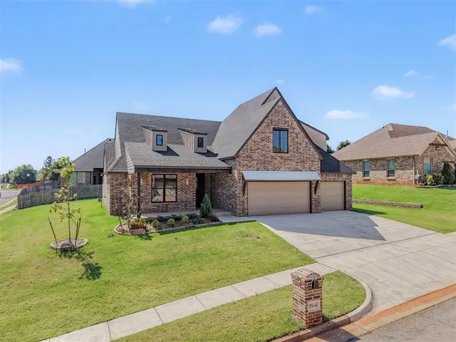 Photo 2 — 19640 Stratmore Way, Edmond, OK 73012