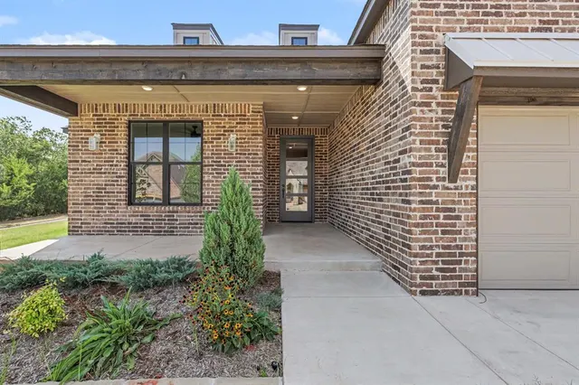 Photo 3 — 19640 Stratmore Way, Edmond, OK 73012