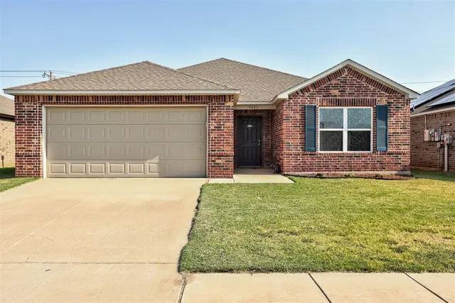 Photo 2 — 9425 NW 122nd Terrace, Yukon, OK 73099