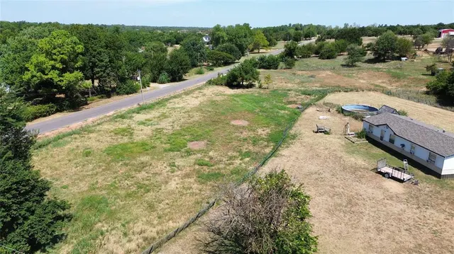 Photo 3 — 935 NE 70th Street, Blanchard, OK 73010