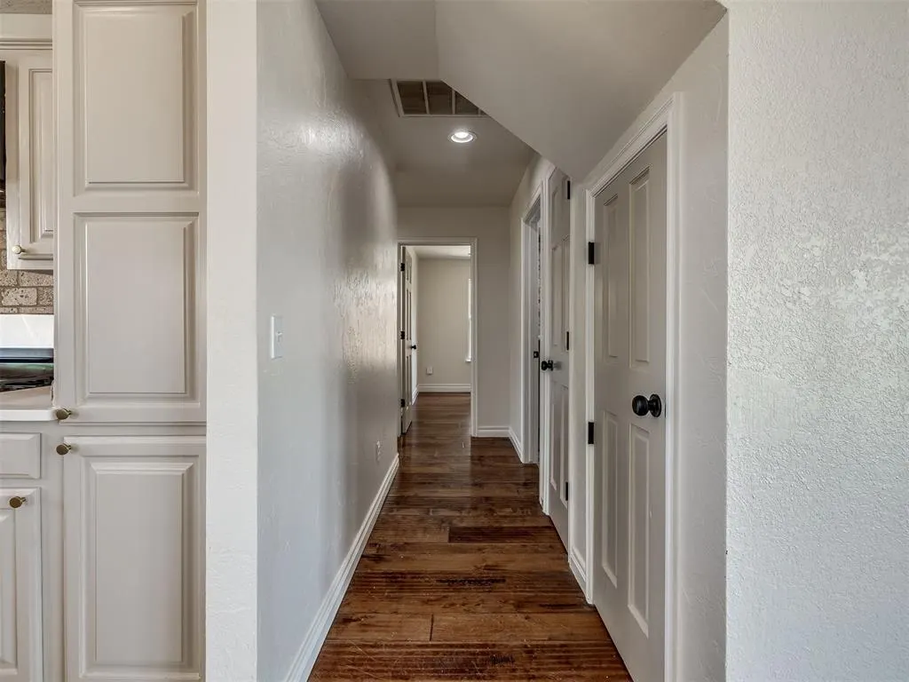 Photo 15 — 2705 E Hills Drive, Oklahoma City, OK 73160
