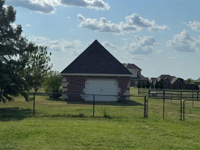 Photo 2 — 4976 S 81st West Avenue, Tulsa, OK 74107