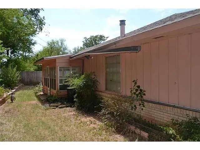 Photo 2 — 4908 Fox Court, Oklahoma City, OK 73111