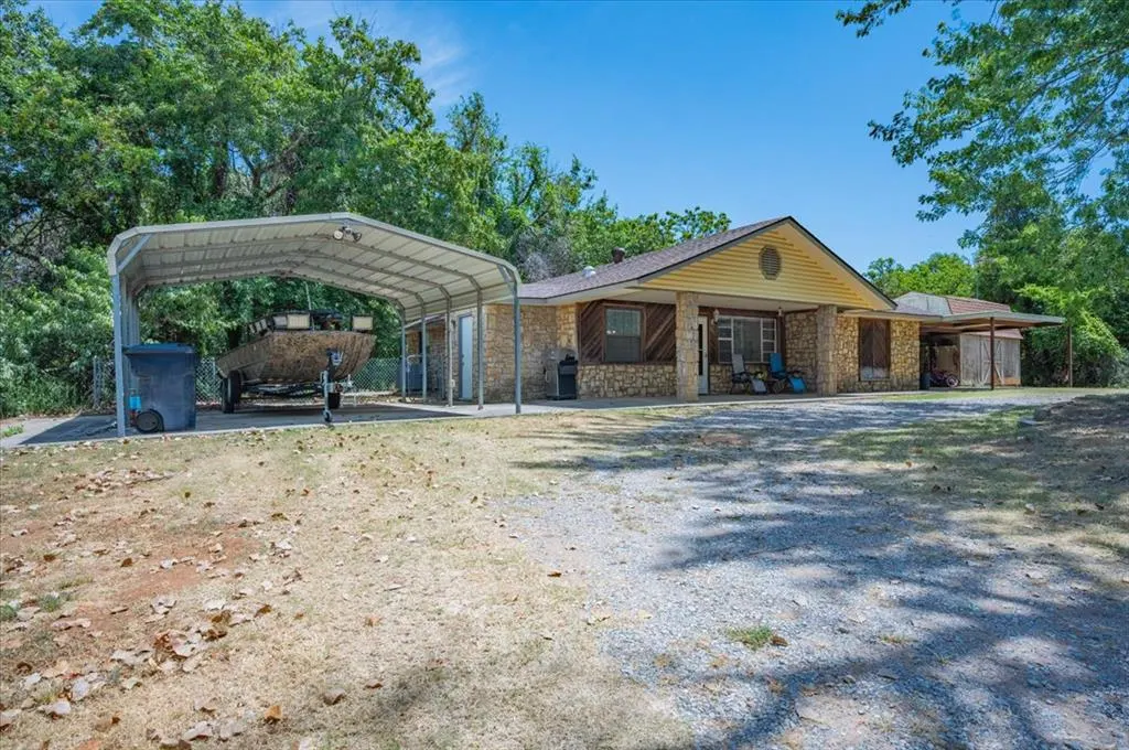Photo 2 — 13124 Lakeroad Drive, McLoud, OK 74851