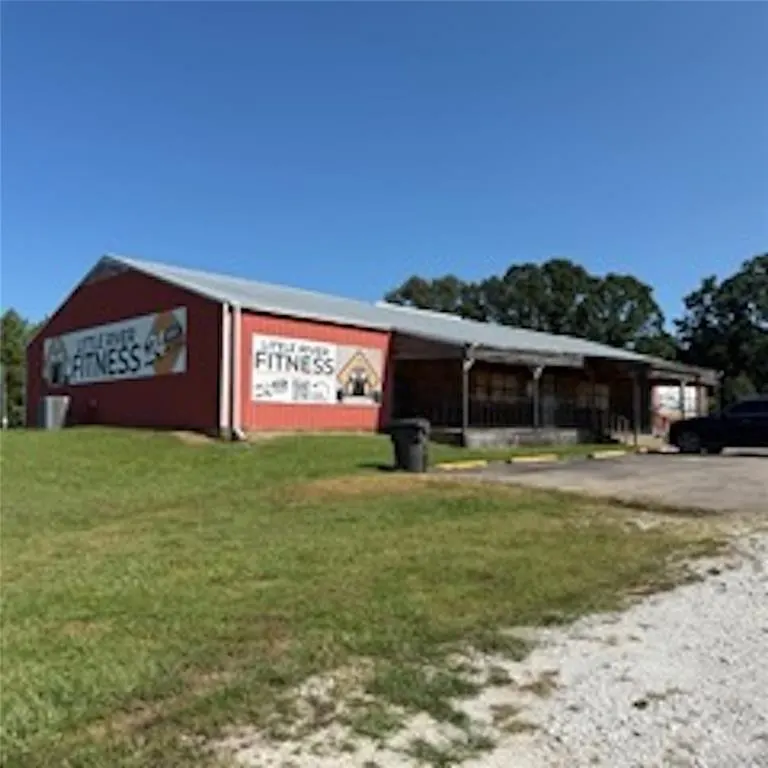 Photo 2 — 3501 NE Lincoln Road, Idabel, OK 74745