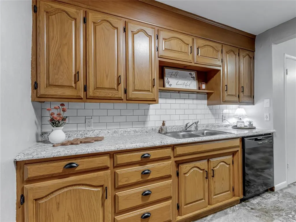 Photo 8 — 4905 N Willow Avenue, Bethany, OK 73008