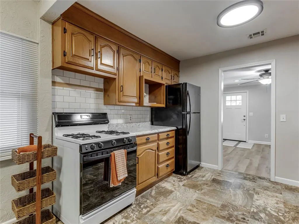Photo 10 — 4905 N Willow Avenue, Bethany, OK 73008