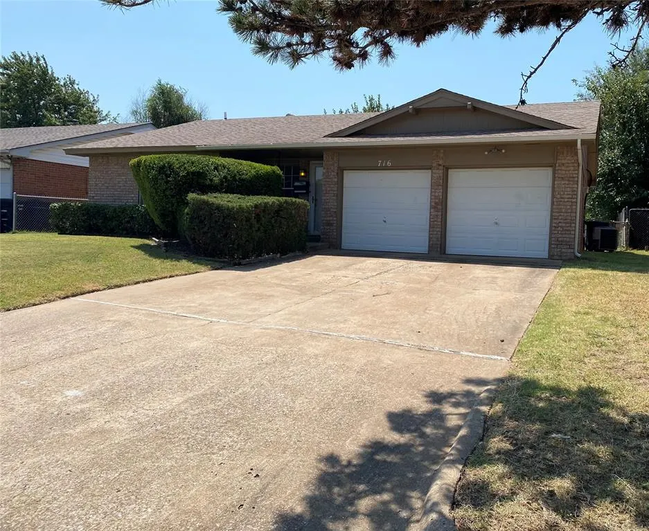 Photo 2 — 716 NW 17th Street, Moore, OK 73160