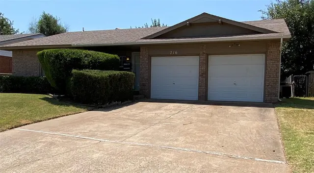 Photo 3 — 716 NW 17th Street, Moore, OK 73160