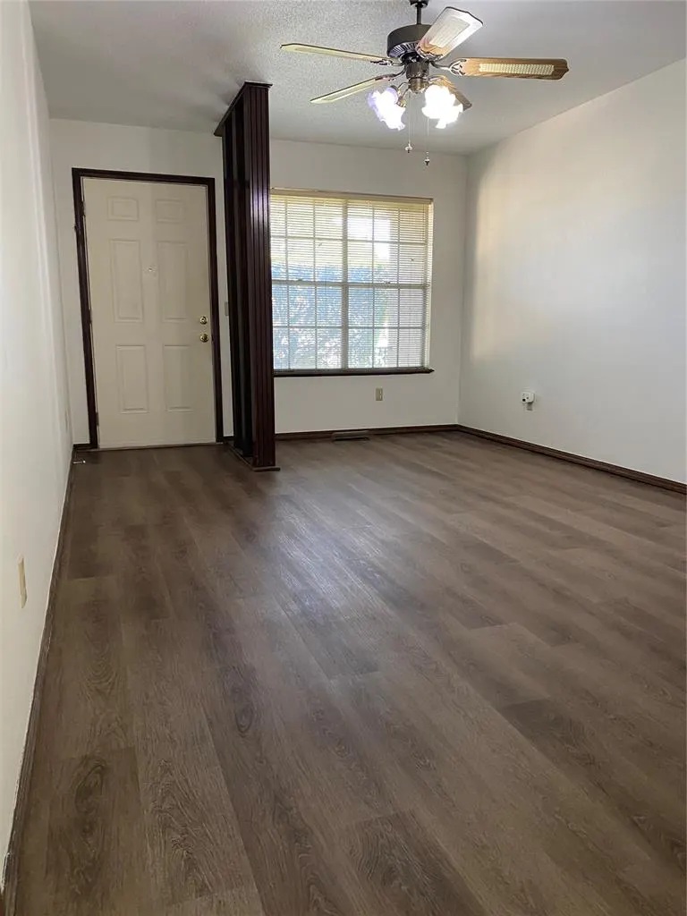 Photo 7 — 716 NW 17th Street, Moore, OK 73160