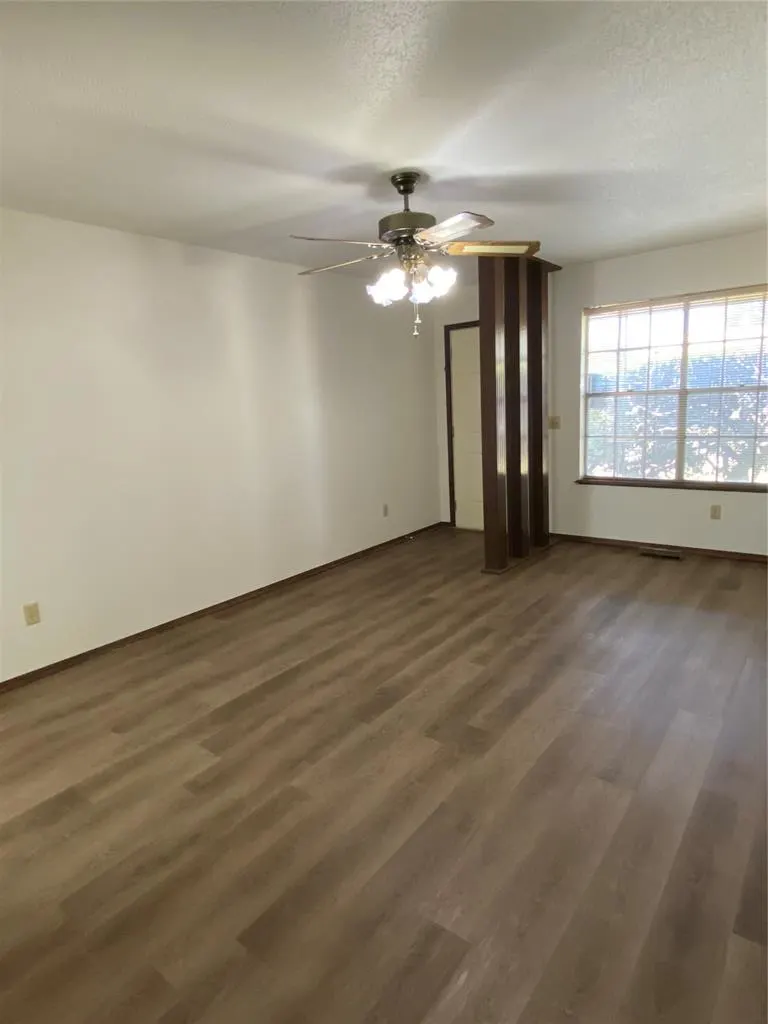 Photo 8 — 716 NW 17th Street, Moore, OK 73160
