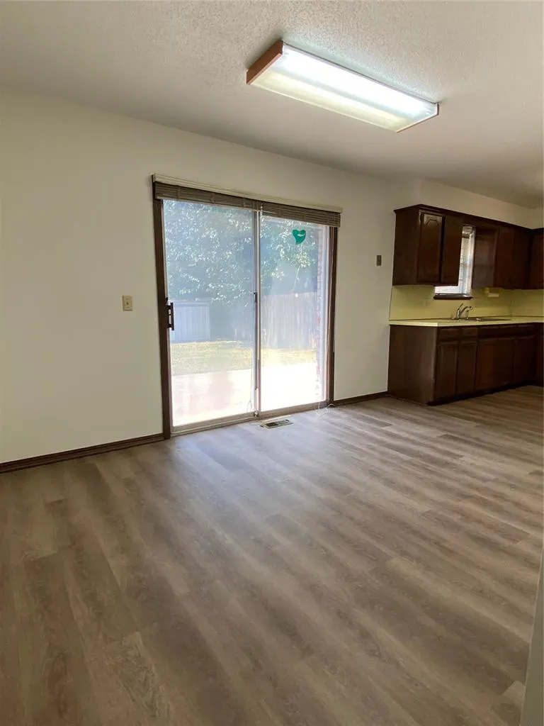 Photo 10 — 716 NW 17th Street, Moore, OK 73160