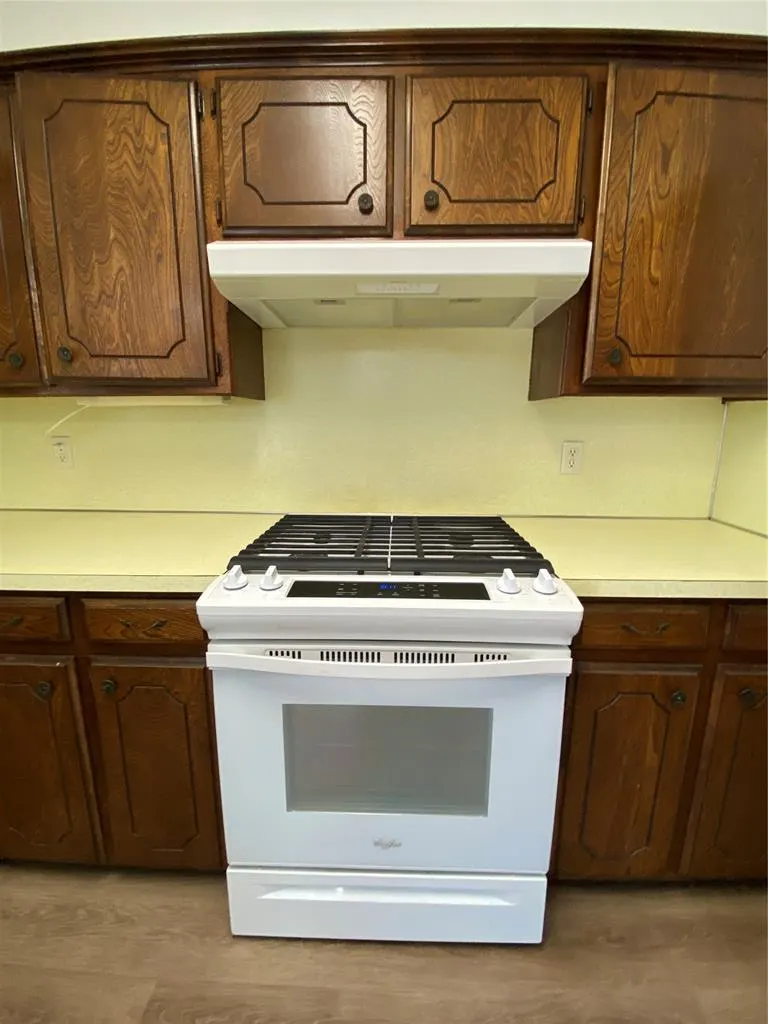 Photo 15 — 716 NW 17th Street, Moore, OK 73160