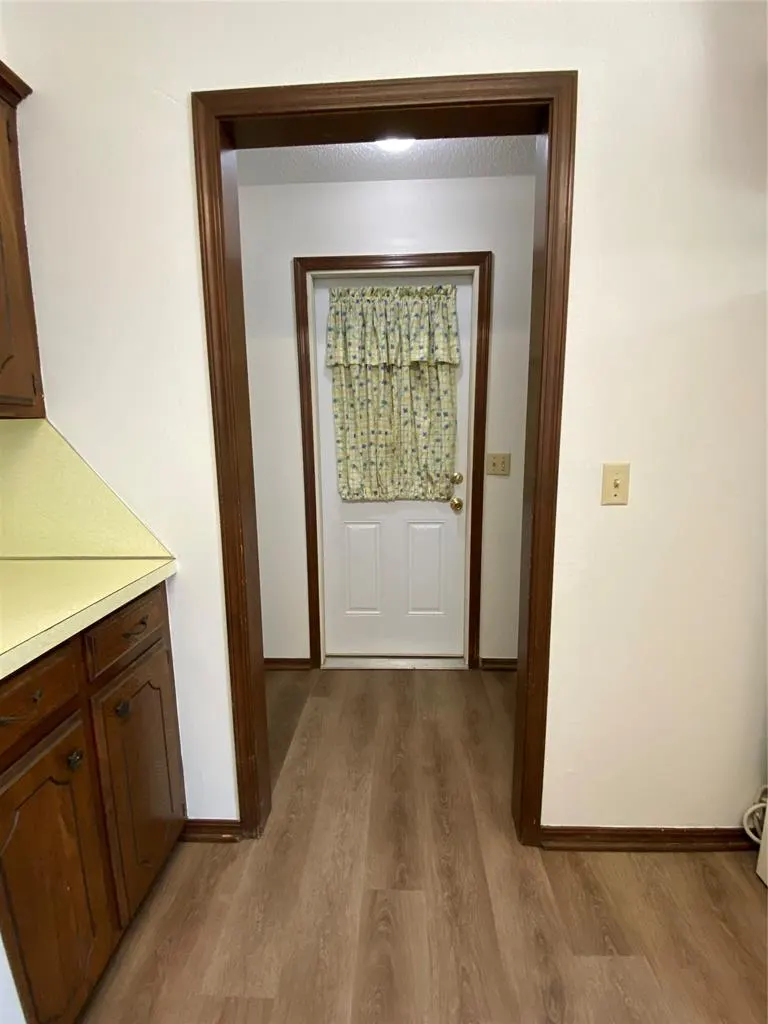 Photo 16 — 716 NW 17th Street, Moore, OK 73160