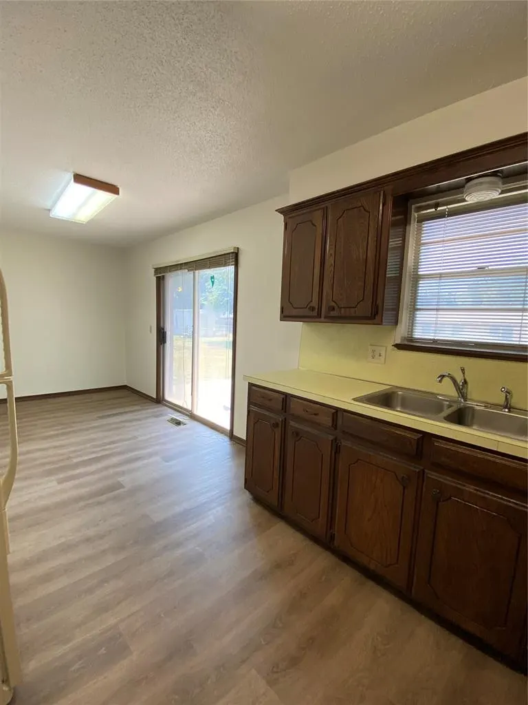 Photo 20 — 716 NW 17th Street, Moore, OK 73160