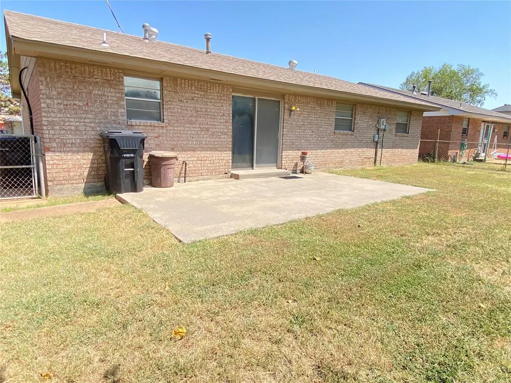 Photo 42 — 716 NW 17th Street, Moore, OK 73160