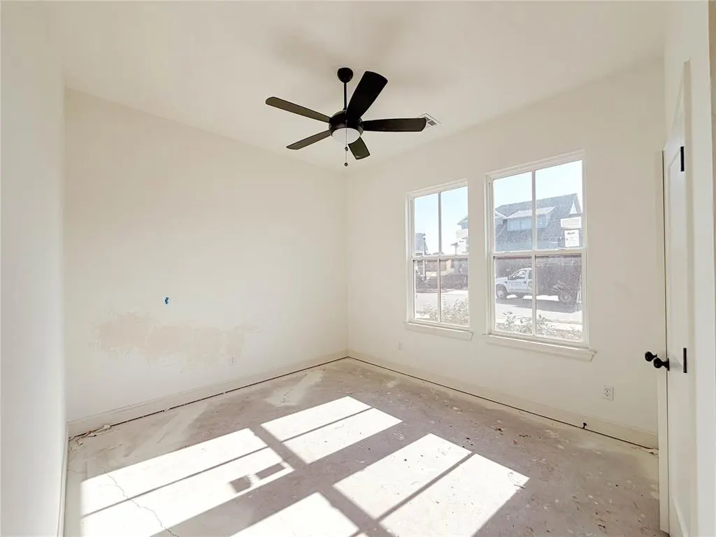 Photo 3 — 1925 Parkwood Avenue, Edmond, OK 73034