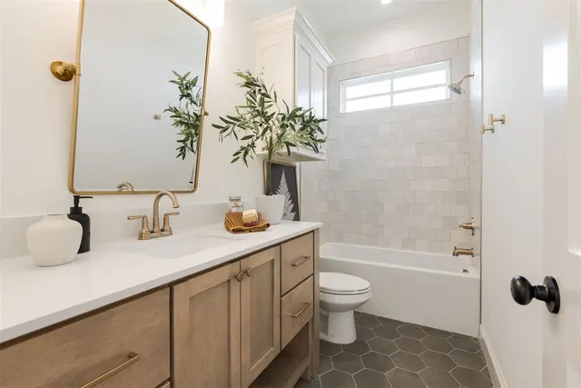 Photo 6 — 1925 Parkwood Avenue, Edmond, OK 73034
