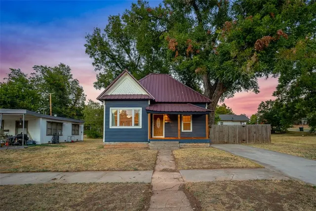 Front exterior — 623 S 8th Street, Chickasha, OK 73018