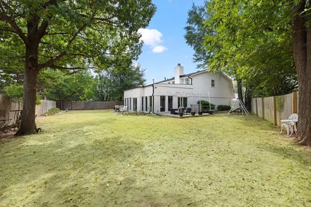 Photo 2 — 12213 Greystone Terrace, Oklahoma City, OK 73120