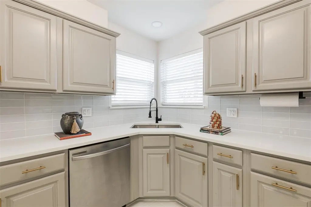 Photo 5 — 12213 Greystone Terrace, Oklahoma City, OK 73120