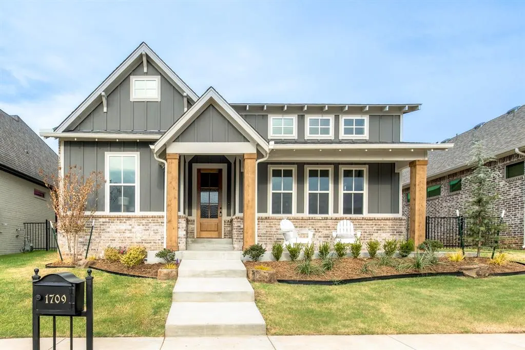 Front exterior — 1709 Parkwood Avenue, Edmond, OK 73034