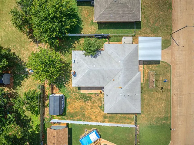 Photo 4 — 925 W Creek Street, Lindsay, OK 73052