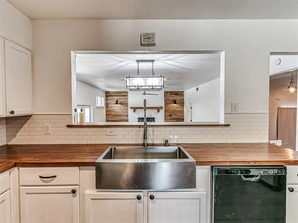 Photo 11 — 925 W Creek Street, Lindsay, OK 73052