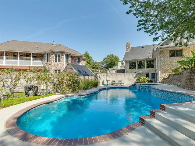Photo 3 — 10 Rustic Hills Street, Norman, OK 73072
