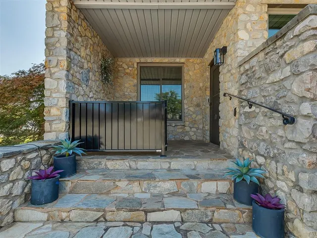 Photo 5 — 10 Rustic Hills Street, Norman, OK 73072
