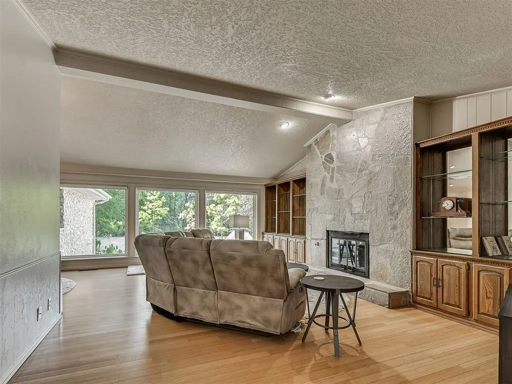 Photo 6 — 10 Rustic Hills Street, Norman, OK 73072