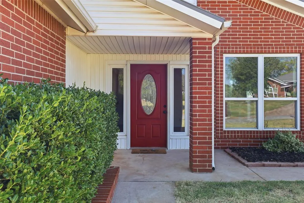 Photo 2 — 2302 Oakridge Drive, Purcell, OK 73080