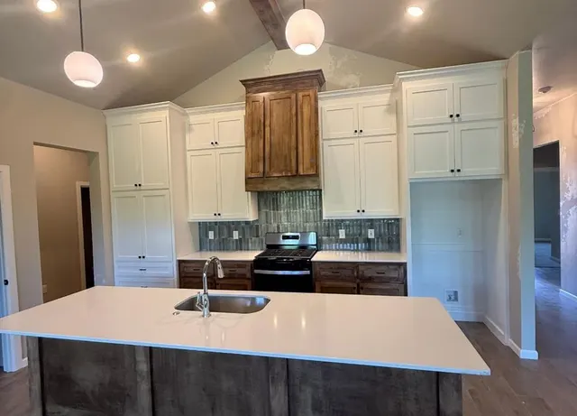 Photo 2 — 11904 Rockbed Drive, Yukon, OK 73099