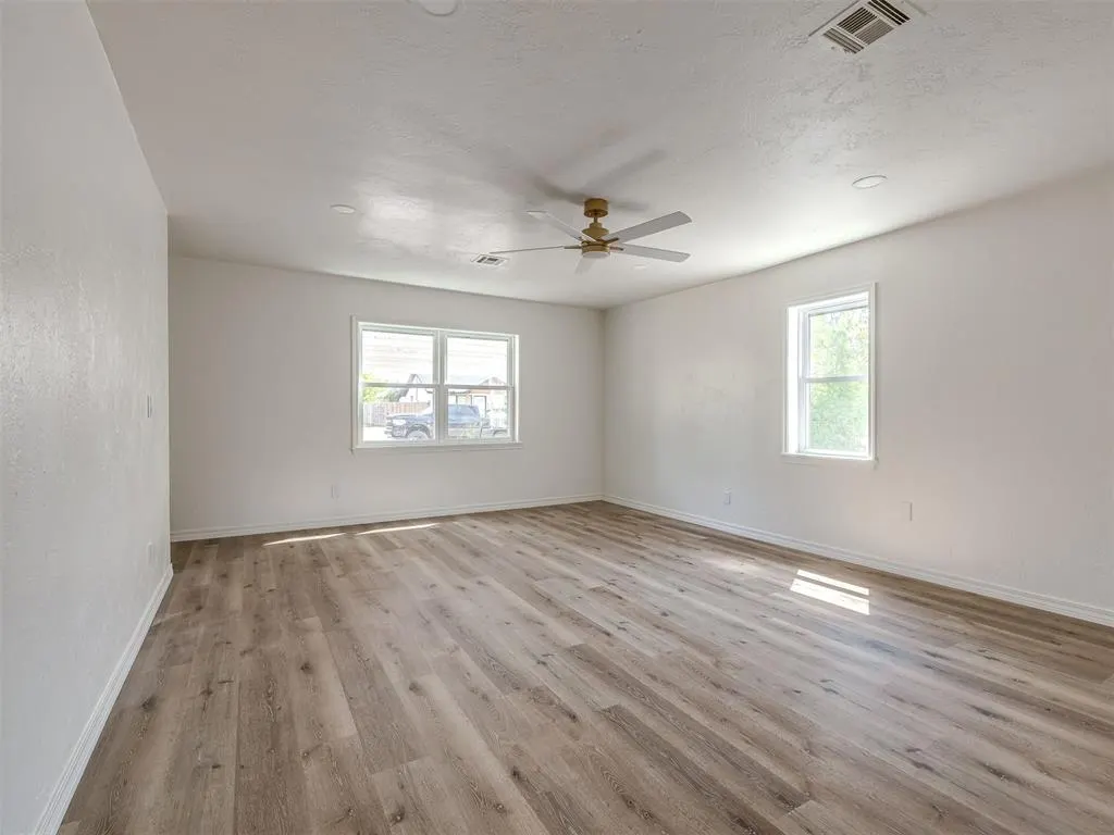 Photo 8 — 1433 SW 34th Street, Oklahoma City, OK 73119