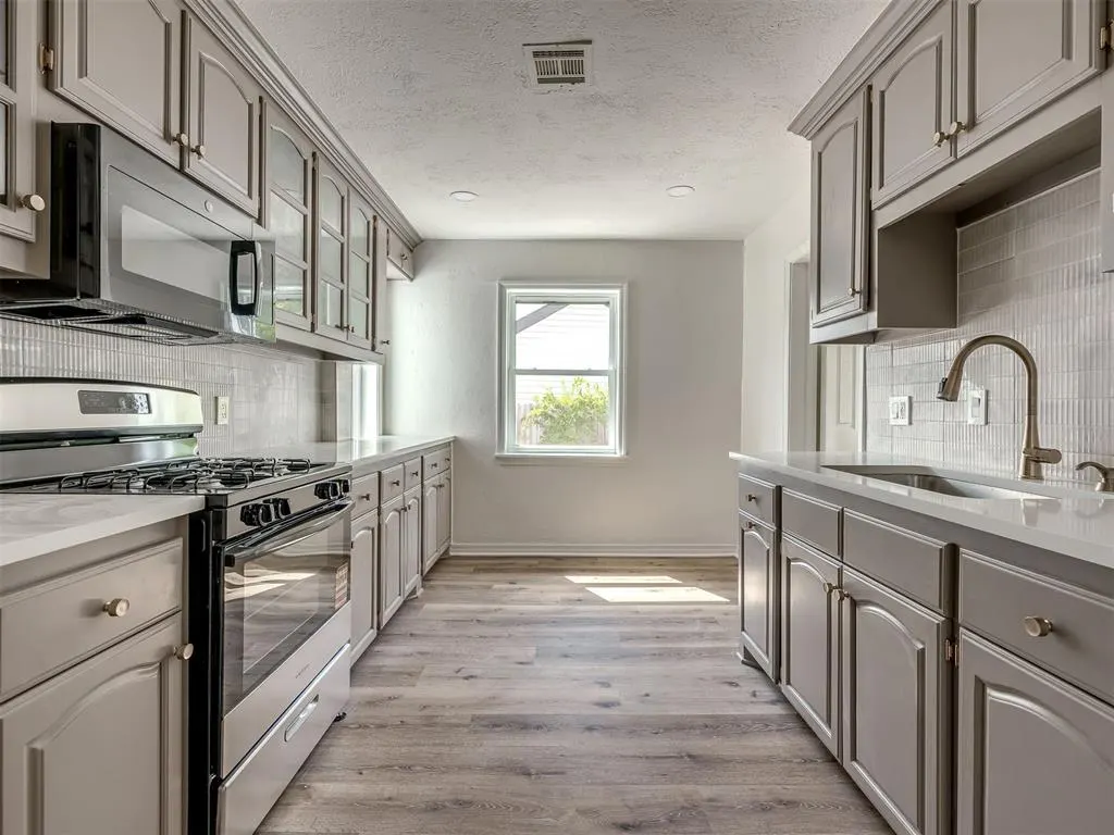 Photo 9 — 1433 SW 34th Street, Oklahoma City, OK 73119