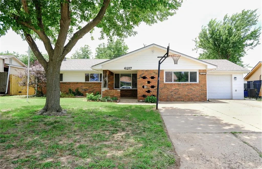 Front exterior — 621 Reeves Court, Oklahoma City, OK 73122