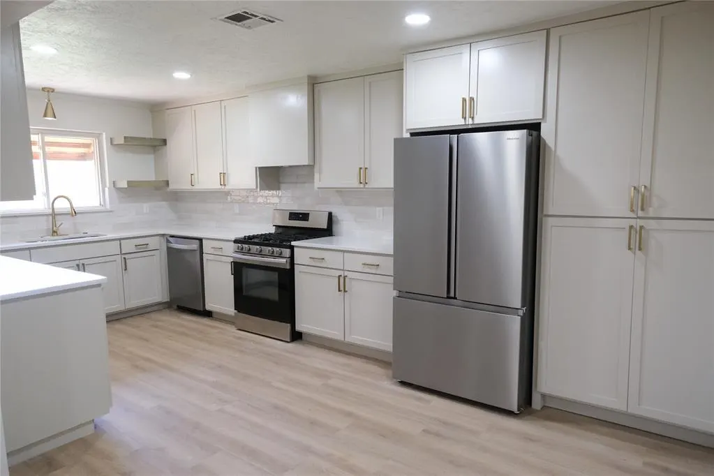 Photo 5 — 621 Reeves Court, Oklahoma City, OK 73122