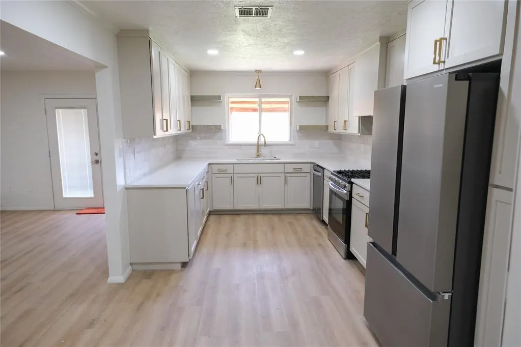 Photo 6 — 621 Reeves Court, Oklahoma City, OK 73122