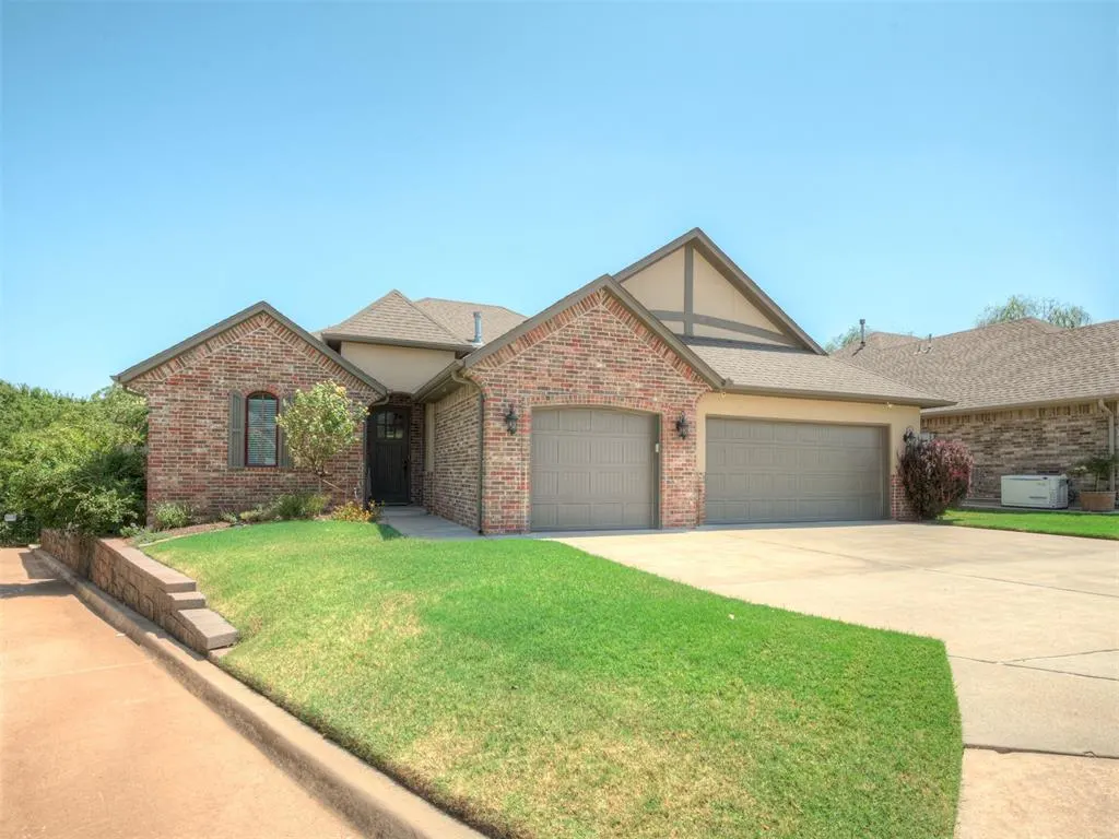 Photo 2 — 312 Evie Place, Moore, OK 73160