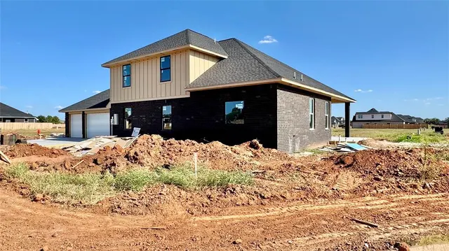 Photo 6 — 16001 Navarra Way, Oklahoma City, OK 73170